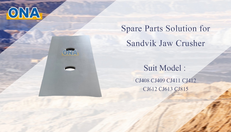 What is the toggle plate in a jaw crusher?