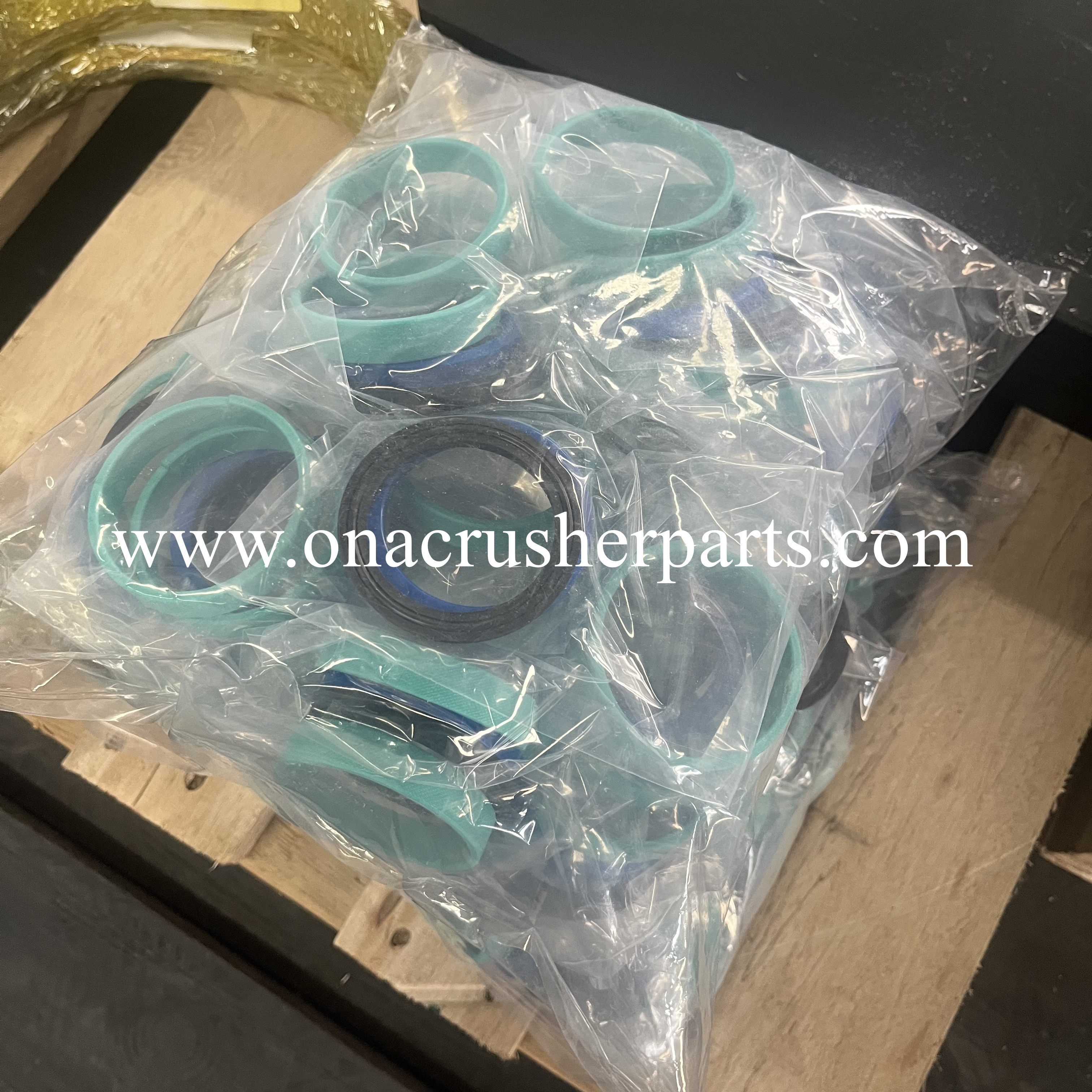 Cone Crusher Spare Parts Clamping Cylinder Seal Kits